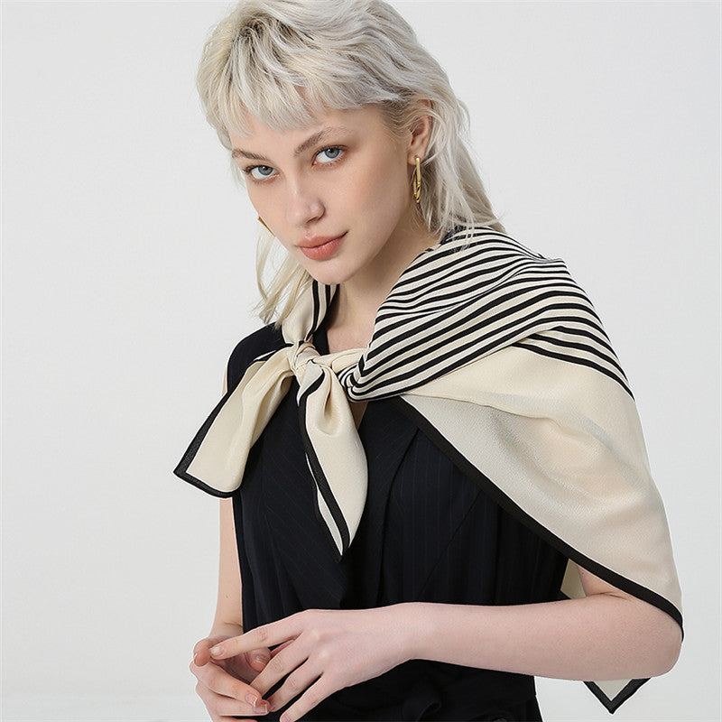 Foulard Carré en Soie de Mûrier 89x89cm | Motif Géométrique Moderne