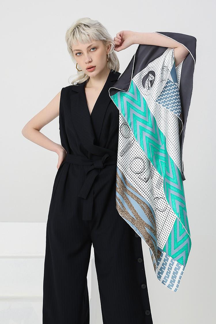Foulard en Soie de Mûrier 110x110cm – Twill Imprimé Main