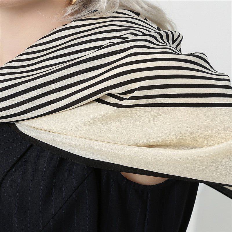 Foulard Carré en Soie de Mûrier 89x89cm | Motif Géométrique Moderne