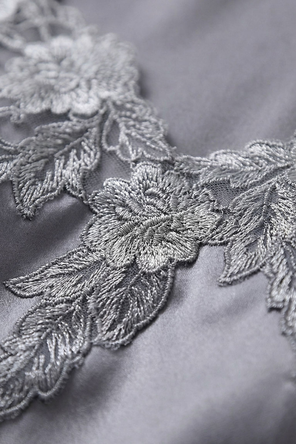 Ensemble Cami & Short en Soie de Mûrier avec Dentelle Florale Gris