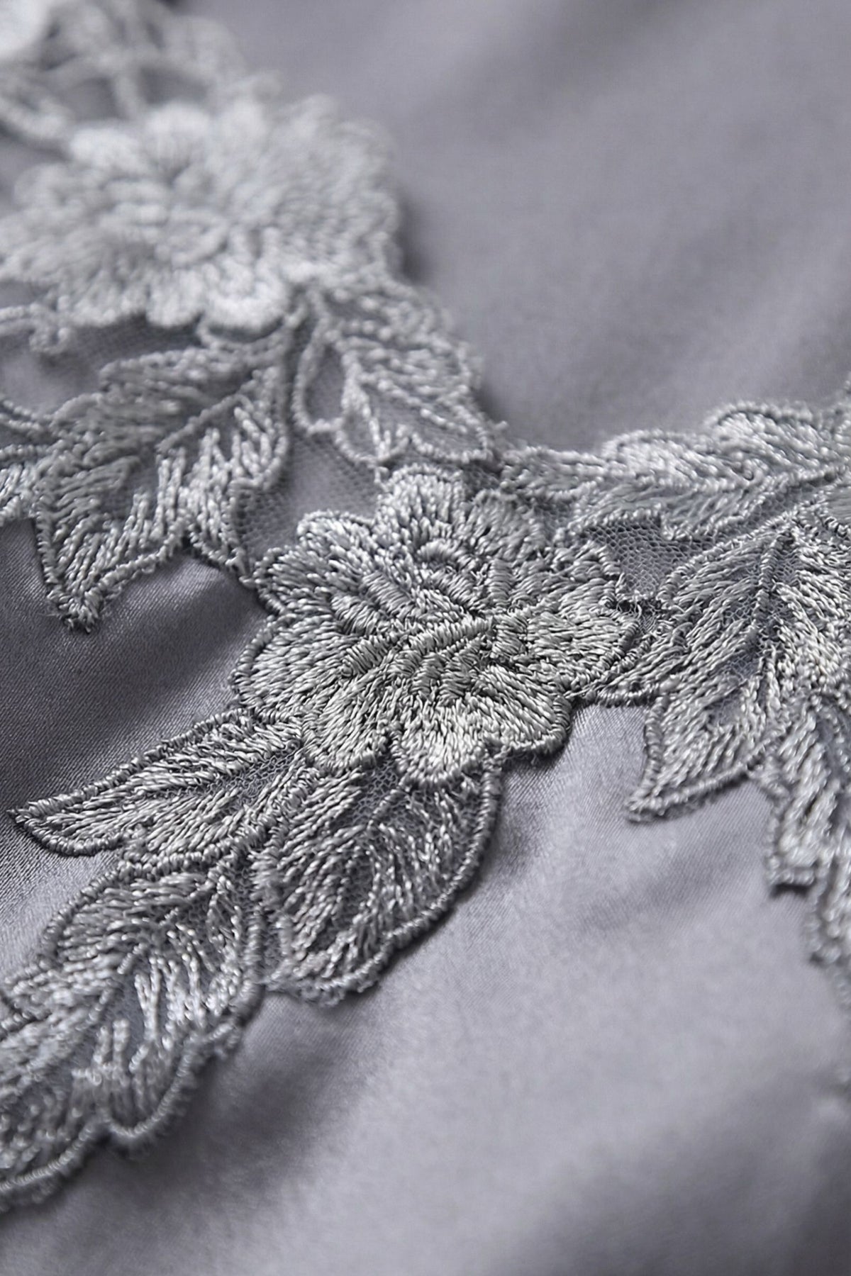 Ensemble Cami & Short en Soie de Mûrier avec Dentelle Florale Gris