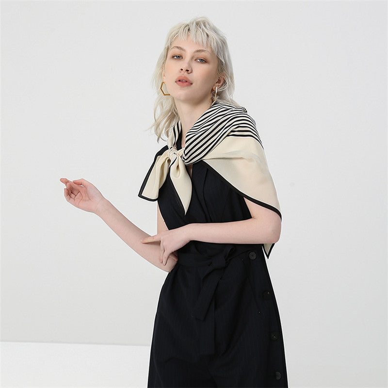 Foulard Carré en Soie de Mûrier 89x89cm | Motif Géométrique Moderne