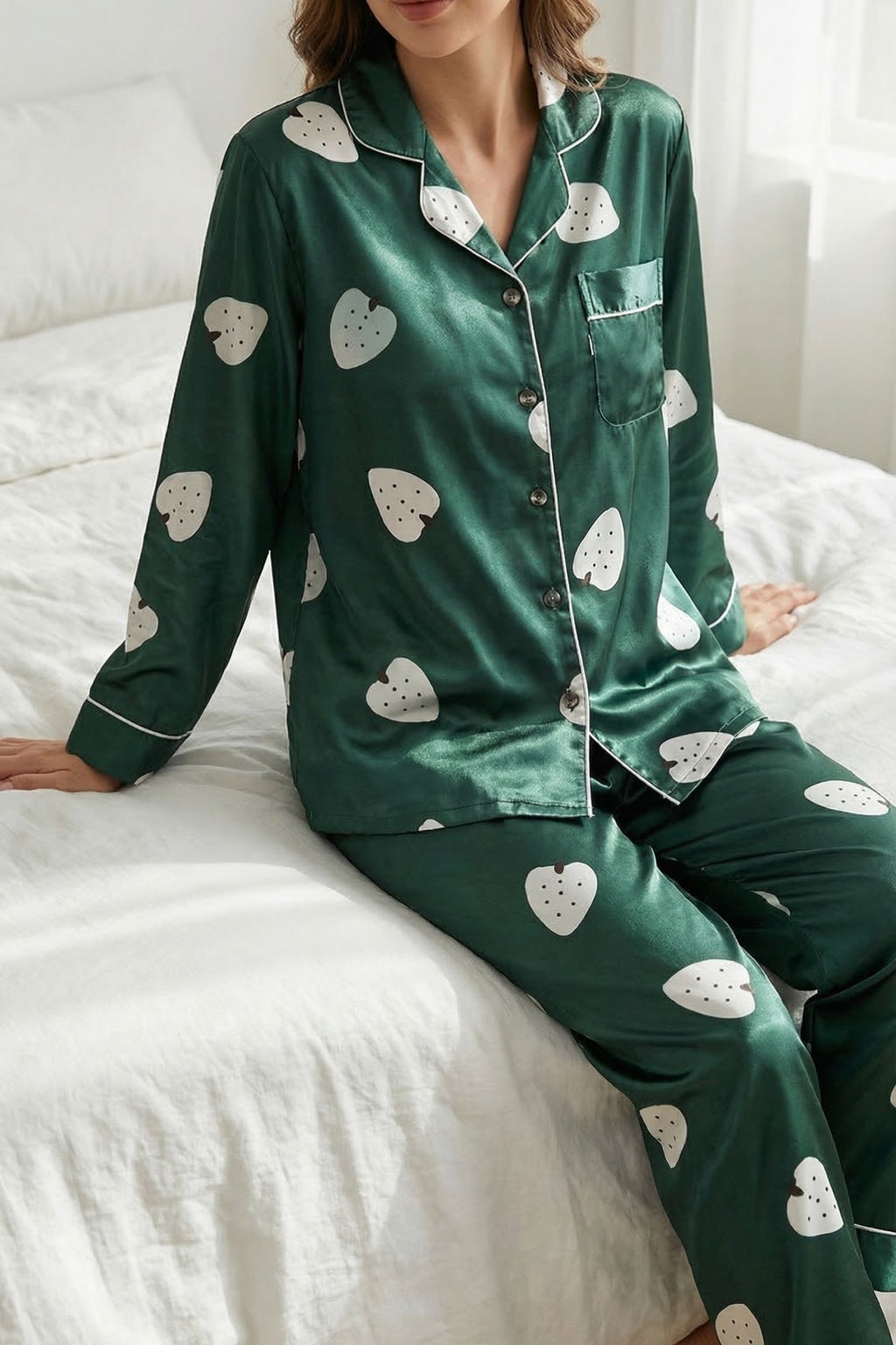 Pyjama en Soie de Mûrier avec Broderies Florales – DOUCEUR EN SOIE