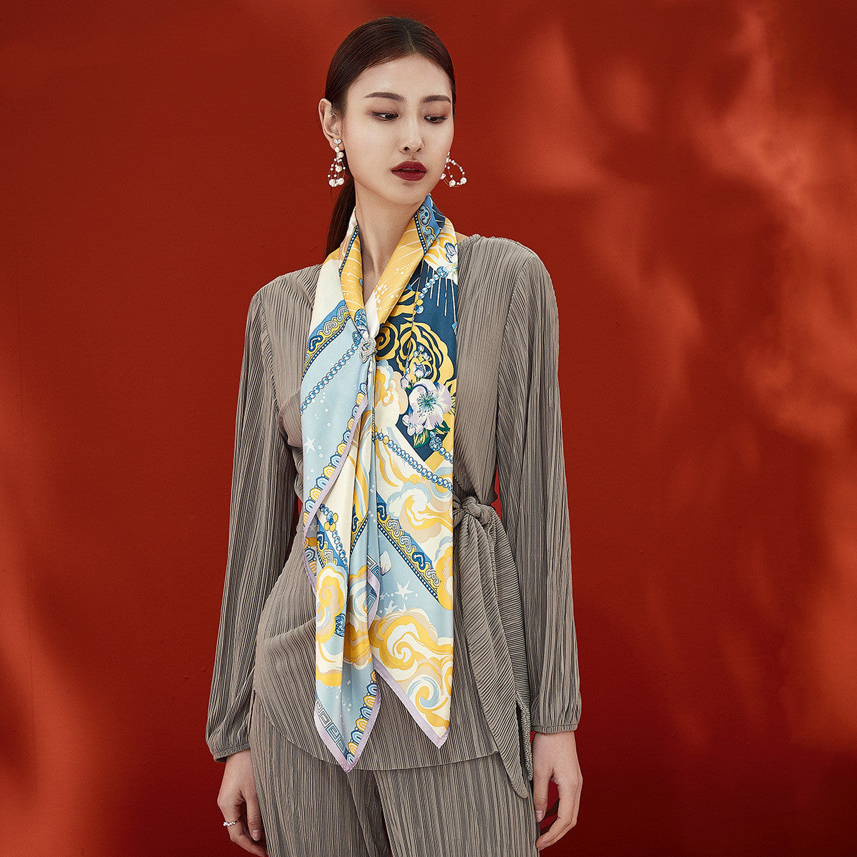 Foulard Carré en Soie de Mûrier 135cm | Accessoire Cheveux et Style