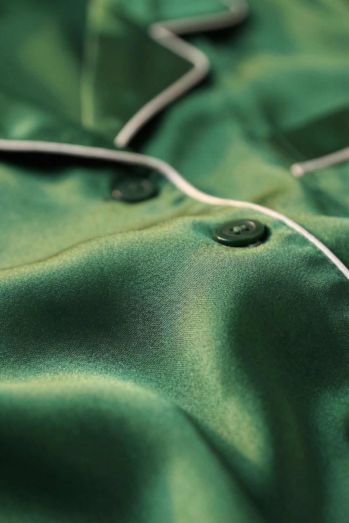 Pyjama en Soie de Mûrier avec Biais Contrasté Vert - Ensemble de Nuit Luxe