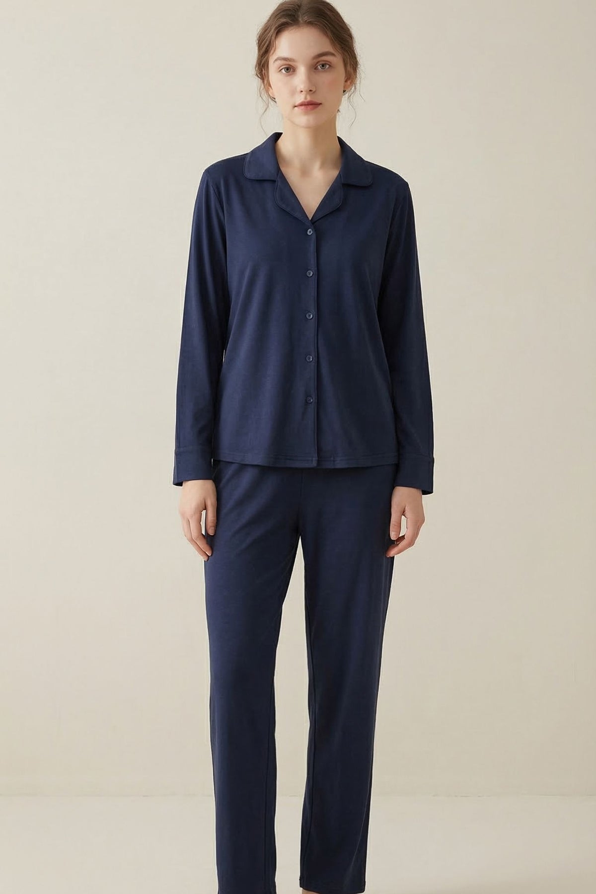 Pyjama en Soie de Mûrier Bleu Marin - Col Chemise et Revers Élégants