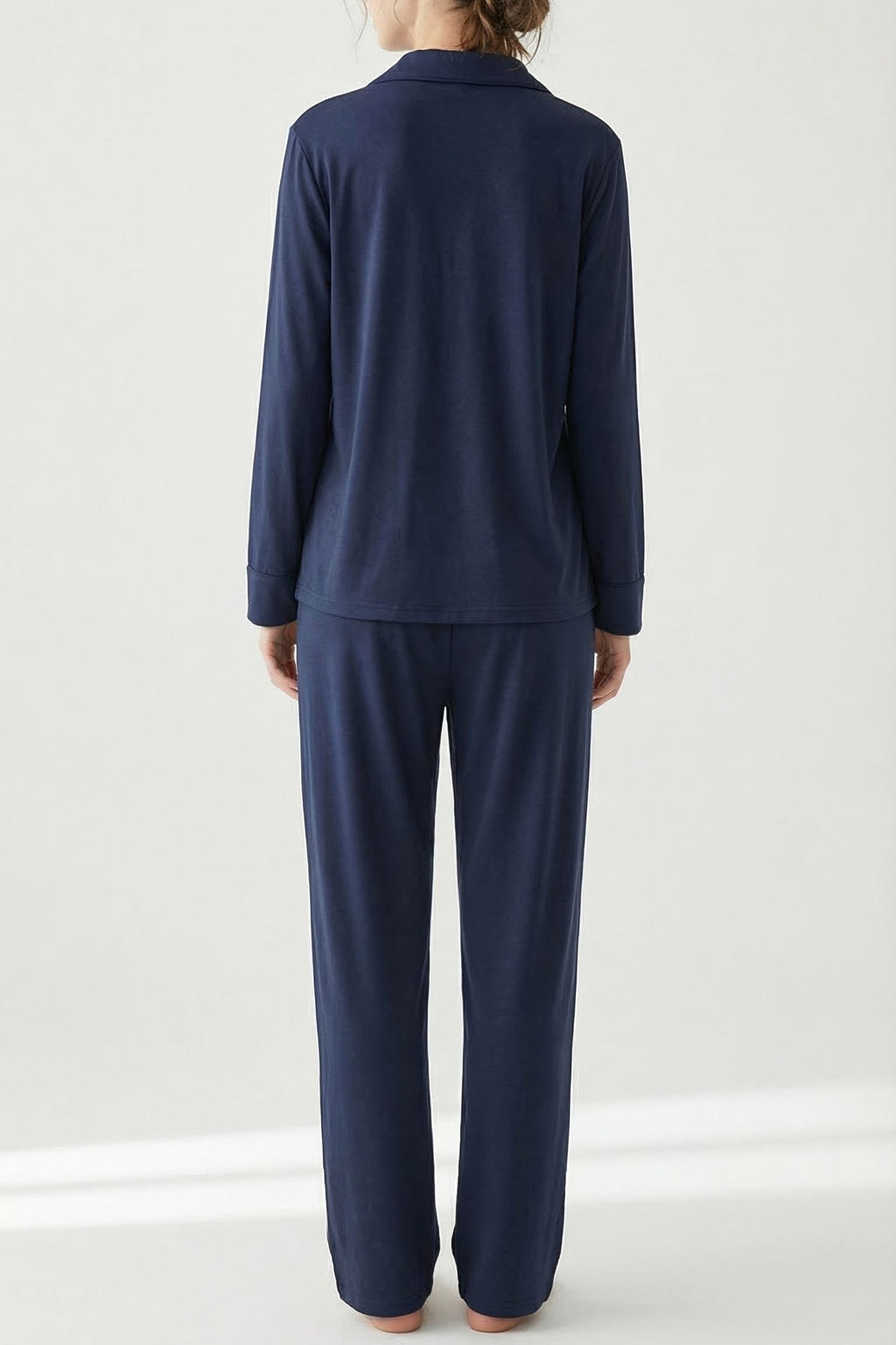 Pyjama en Soie de Mûrier Bleu Marin - Col Chemise et Revers Élégants