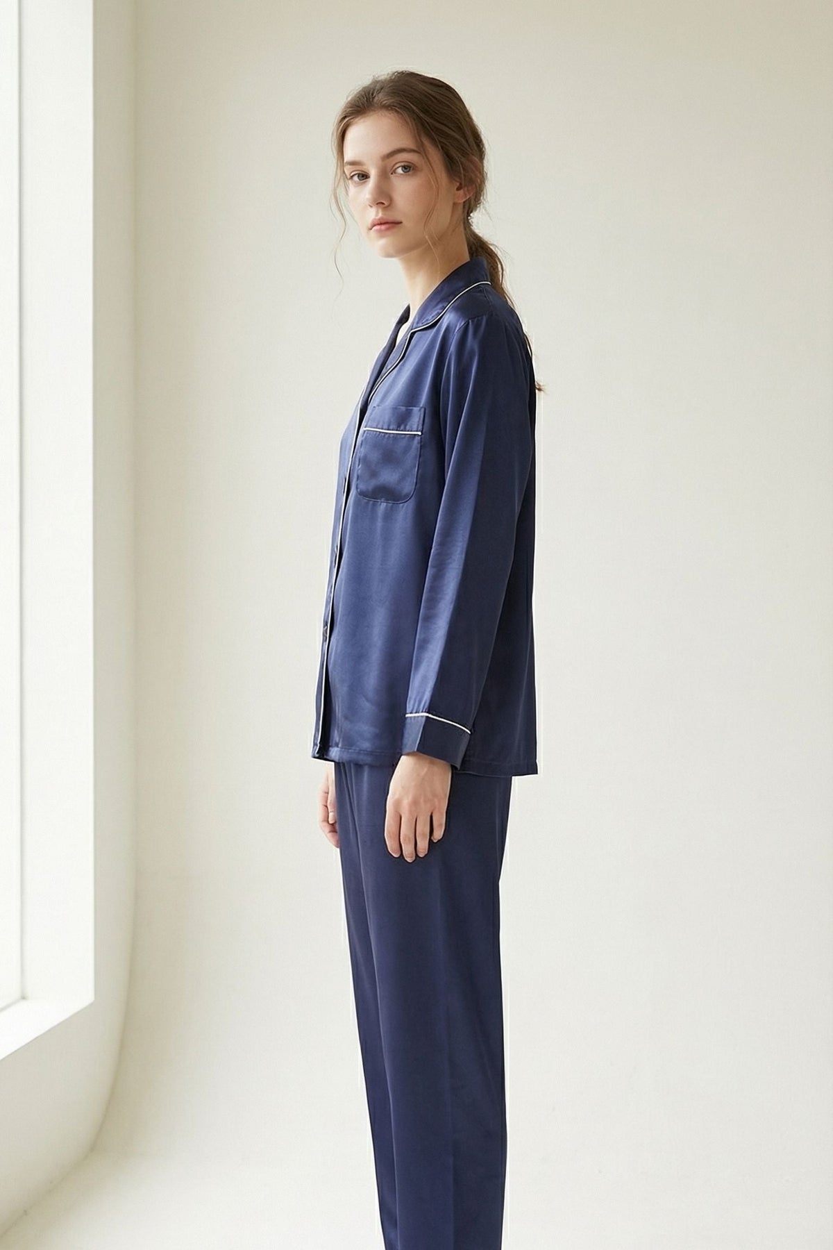 Pyjama en Soie de Mûrier avec Biais Contrasté Bleu Marin Ensemble de Nuit Luxe
