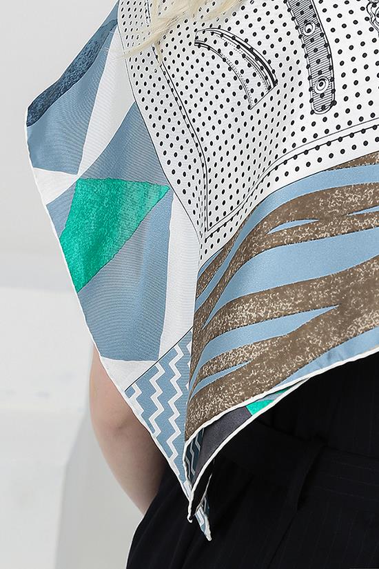 Foulard en Soie de Mûrier 110x110cm – Twill Imprimé Main