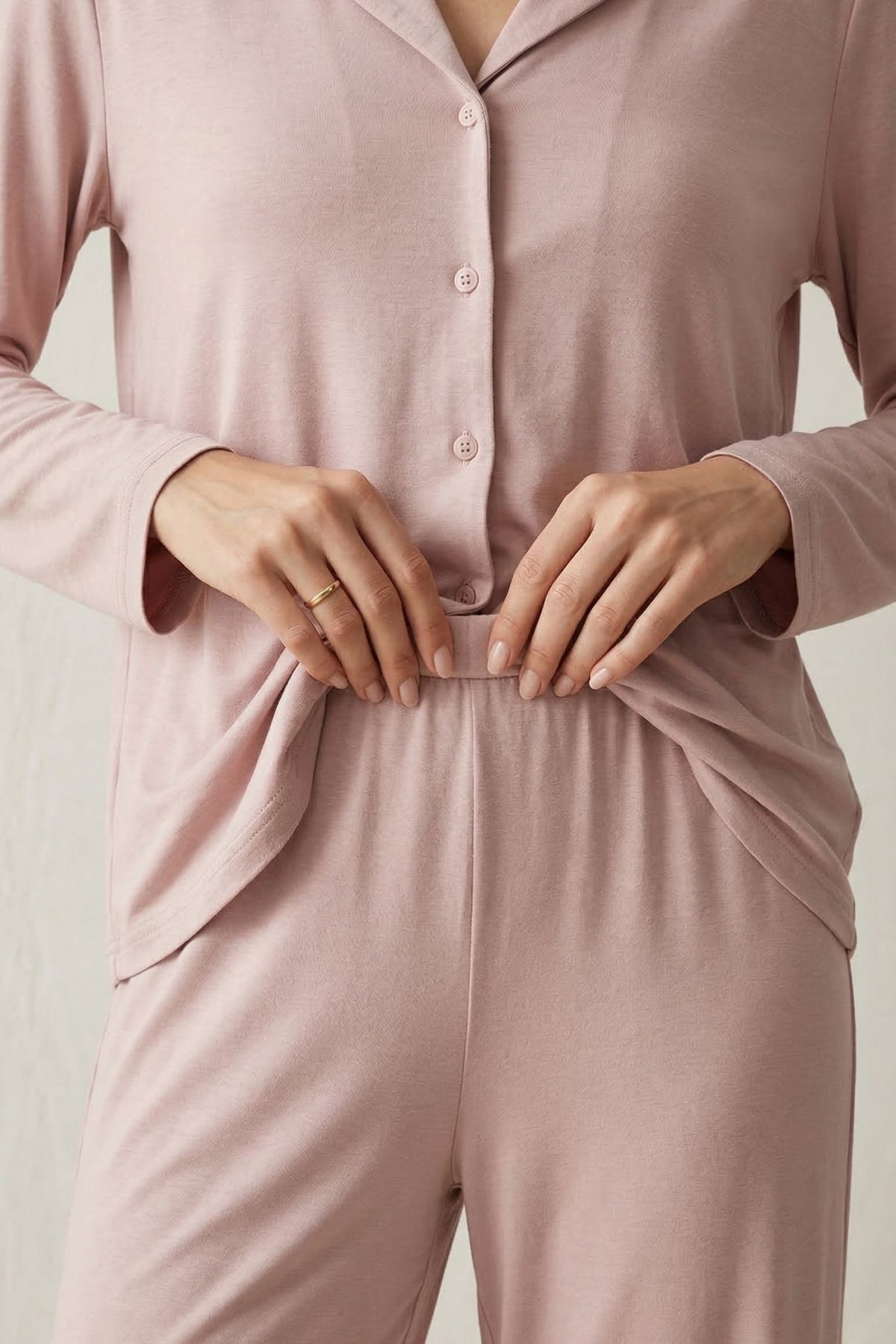 Pyjama en Soie de Mûrier - Col Chemise et Revers Élégants