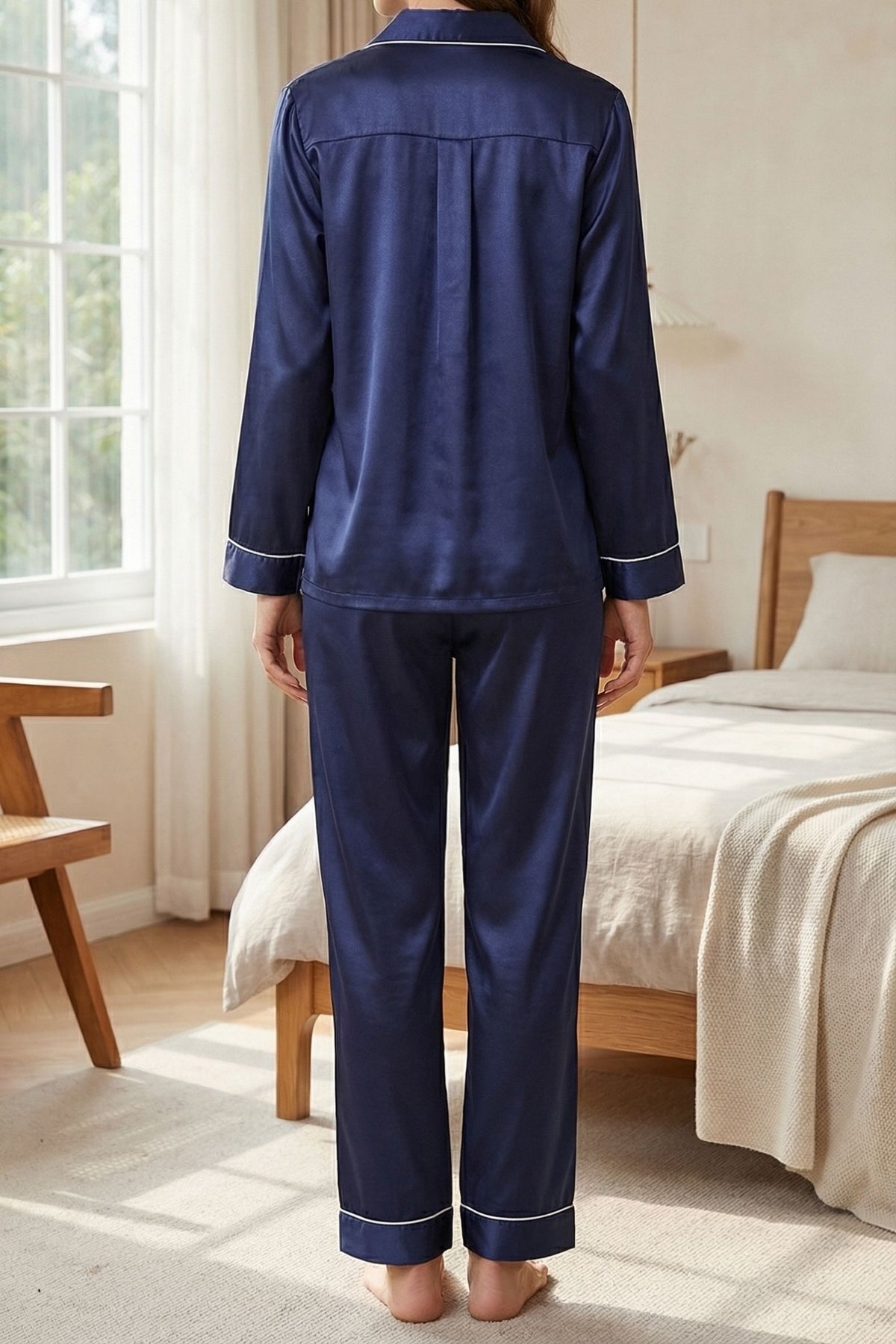 Pyjama en Soie de Mûrier avec Biais Contrasté Bleu Marin Ensemble de Nuit Luxe