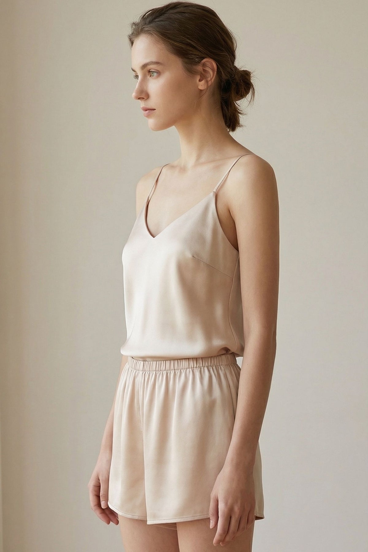 Nuisette en Soie de Mûrier avec Short Assorti Beige - Ensemble de Nuit