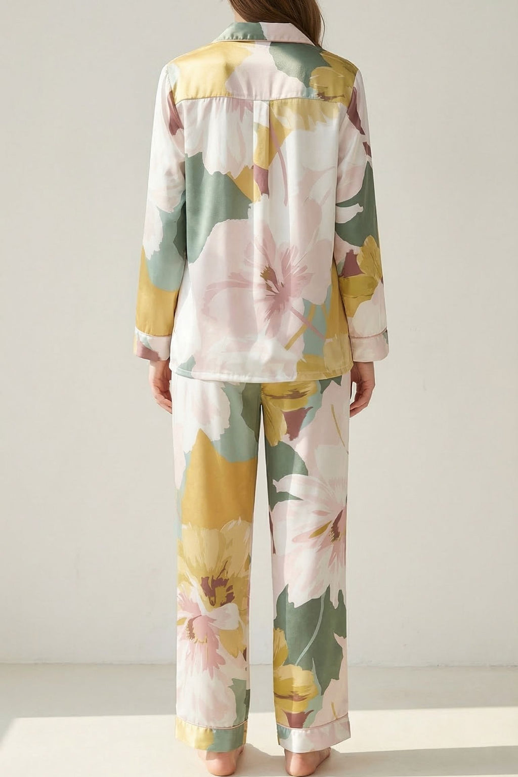 Pyjama en Soie de Mûrier avec Broderies Florales – DOUCEUR EN SOIE