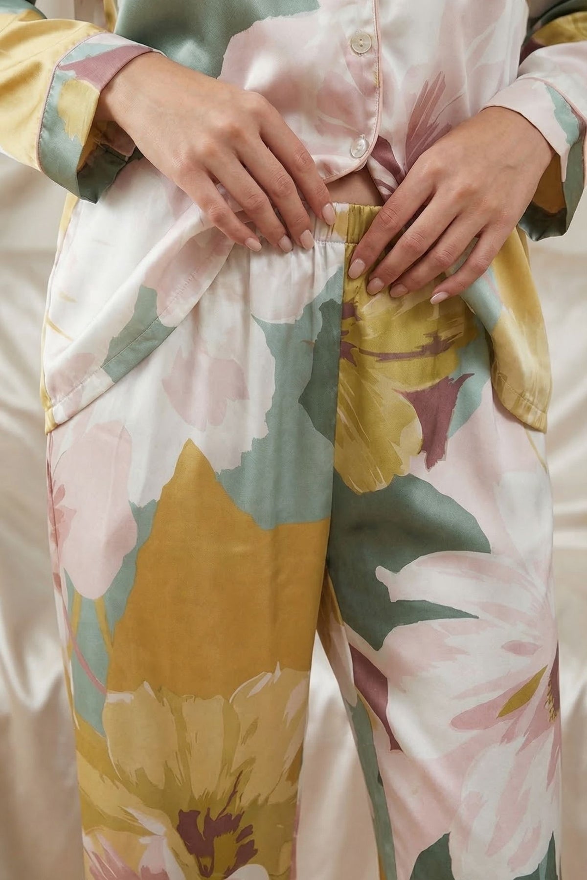 Pyjama en Soie de Mûrier avec Broderies Florales – DOUCEUR EN SOIE