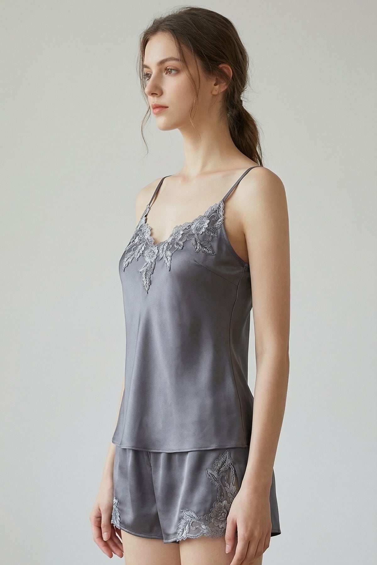 Ensemble Cami & Short en Soie de Mûrier avec Dentelle Florale Gris